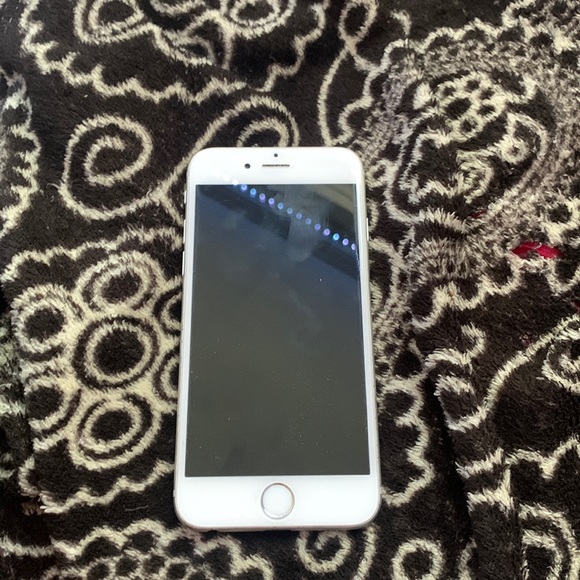iPhone 6 no cracks no scratches excellent condition powers on! (No returns)